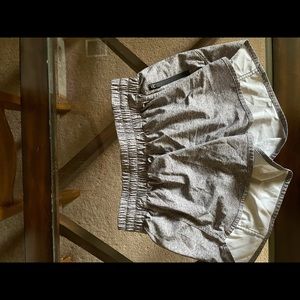 Lululemon Tracker short 4” size 8 in gray